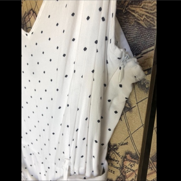 Forever 21 wide leg polka dot sleeveless jumpsuit in white and black. Size L - Picture 8 of 10